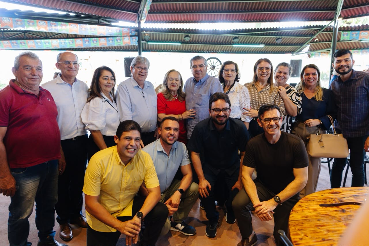 Guarabira: João Azevêdo recebe apoio de sete vereadores e lideranças de oposição que reforçam sua pré-candidatura ao Senado 4 joao3 1